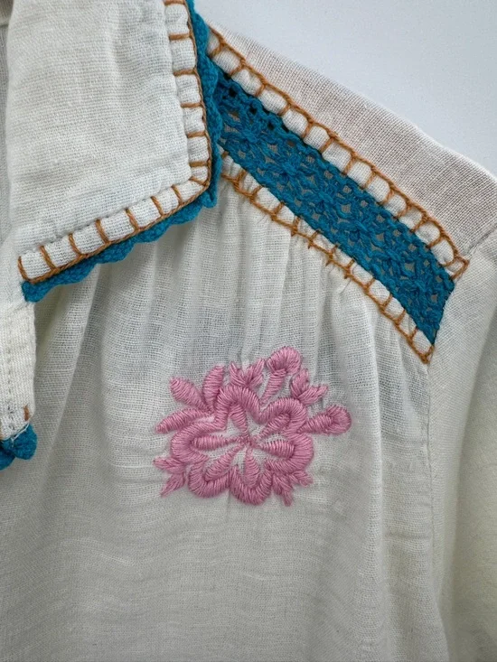 Urban Outfitters Top Rowan Embroidered Button Down Boxy Shirt XS - Picture 3 of 11